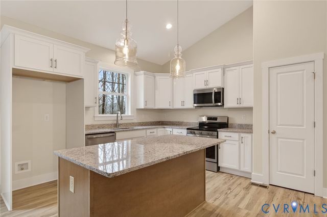 115 E Sunrise Dr, Warsaw, VA 22572