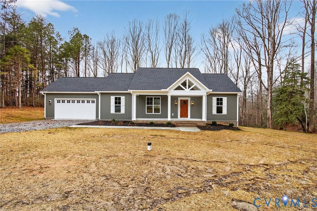115 E Sunrise Dr, Warsaw, VA 22572