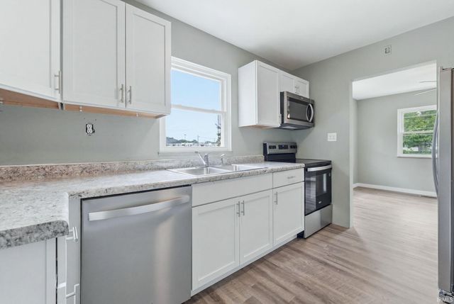 215 Hartzell Road, New Haven, IN 46774