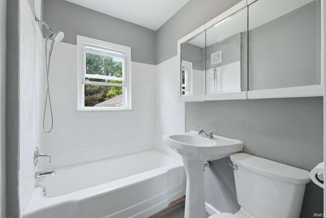 215 Hartzell Road, New Haven, IN 46774