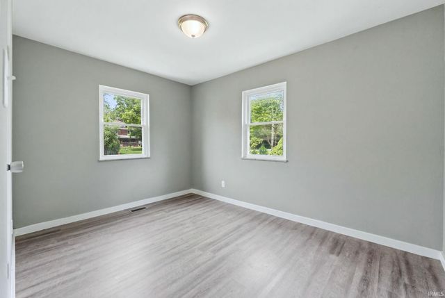 215 Hartzell Road, New Haven, IN 46774