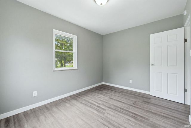 215 Hartzell Road, New Haven, IN 46774