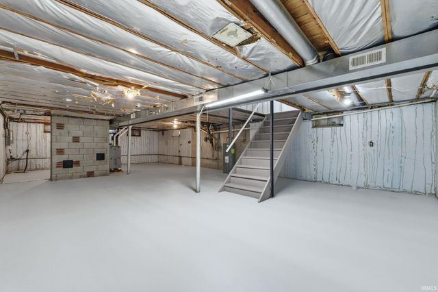 215 Hartzell Road, New Haven, IN 46774