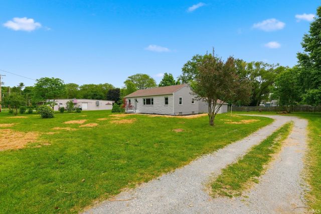 215 Hartzell Road, New Haven, IN 46774