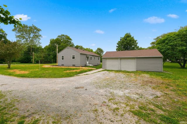 215 Hartzell Road, New Haven, IN 46774