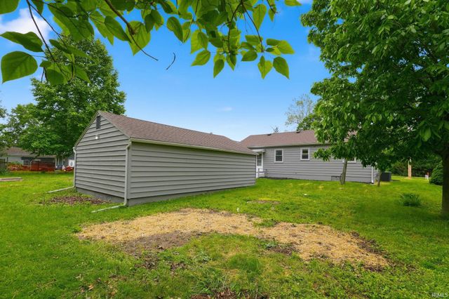 215 Hartzell Road, New Haven, IN 46774