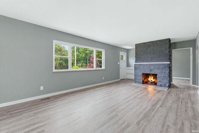 215 Hartzell Road, New Haven, IN 46774