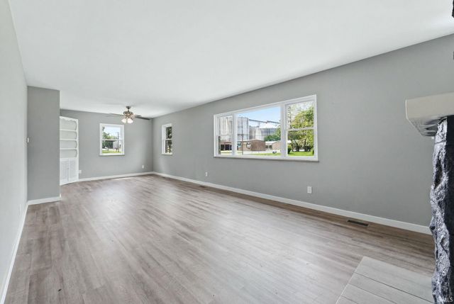 215 Hartzell Road, New Haven, IN 46774