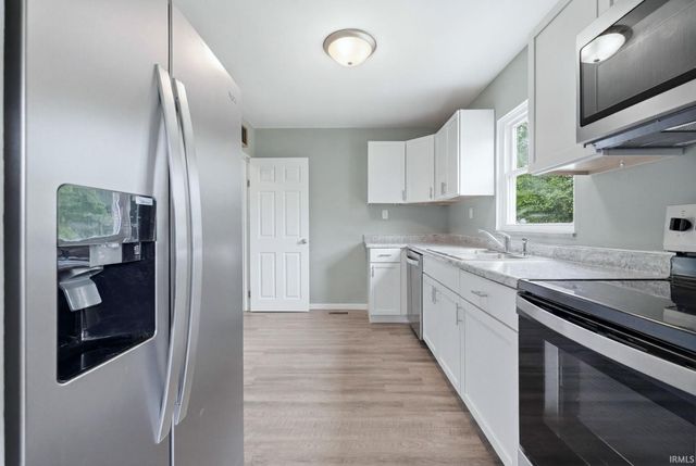 215 Hartzell Road, New Haven, IN 46774