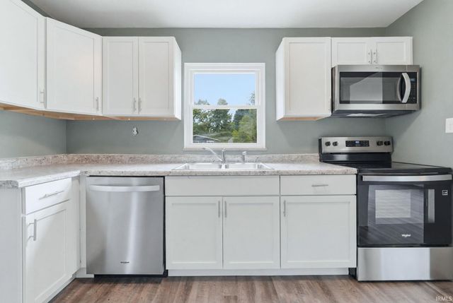 215 Hartzell Road, New Haven, IN 46774