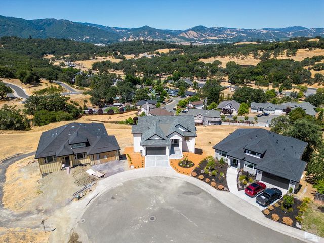 2408 Celestin Ct, Ukiah, CA 95482