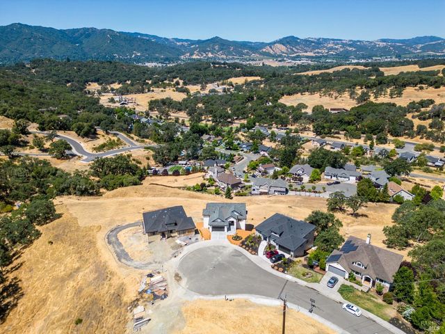 2408 Celestin Ct, Ukiah, CA 95482