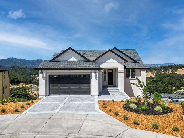 2408 Celestin Ct, Ukiah, CA 95482