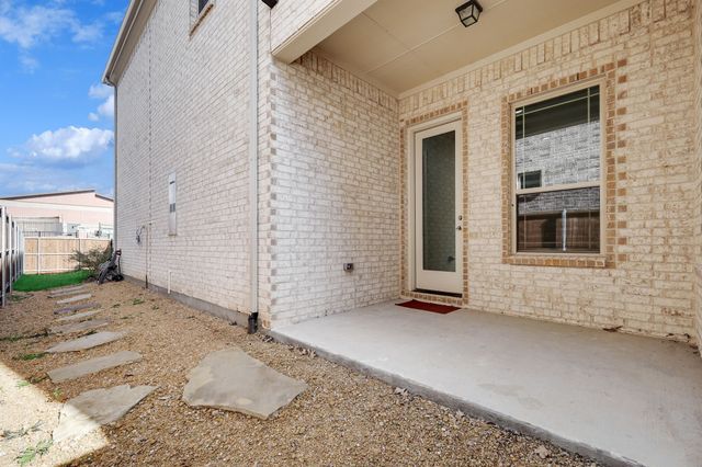177 Mccartt Drive, Lewisville, TX 75067