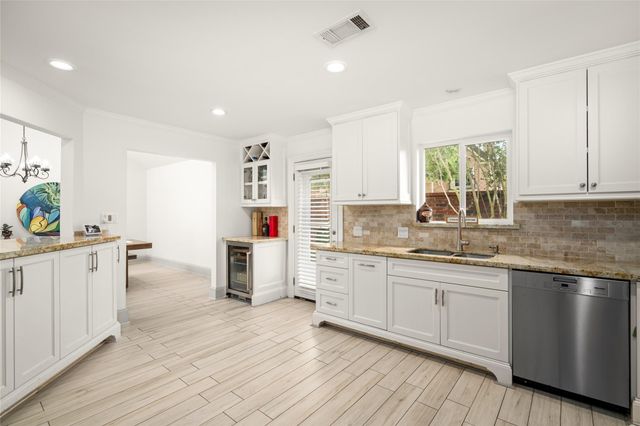 7409 S Rice Avenue, Bellaire, TX 77401