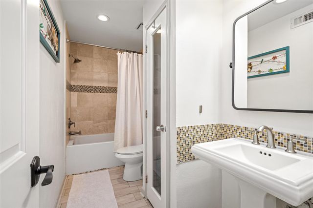 7409 S Rice Avenue, Bellaire, TX 77401