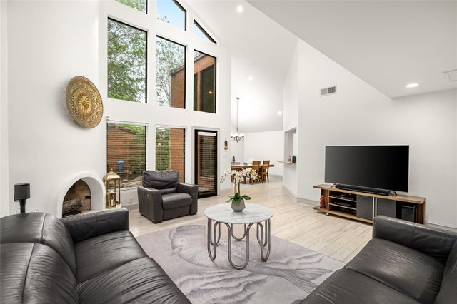 7409 S Rice Avenue, Bellaire, TX 77401