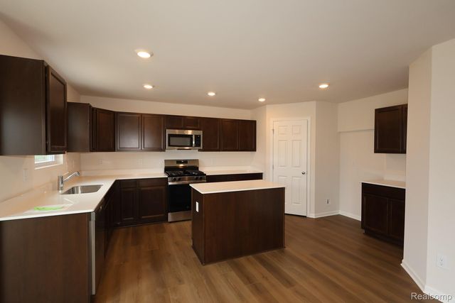 642 Harvest Way, Chelsea, MI 48118