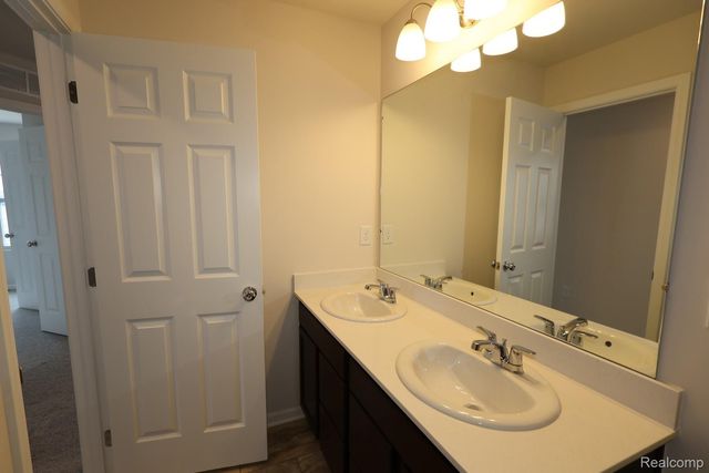 642 Harvest Way, Chelsea, MI 48118