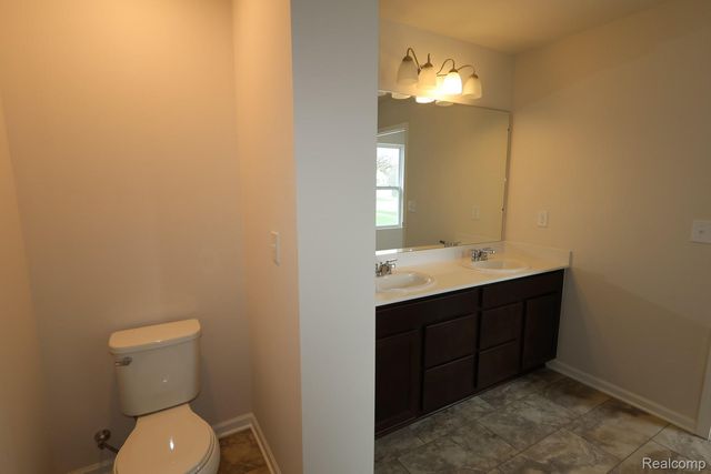 642 Harvest Way, Chelsea, MI 48118