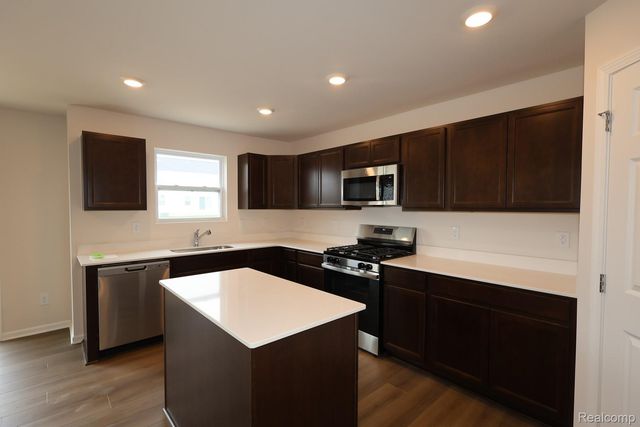 642 Harvest Way, Chelsea, MI 48118
