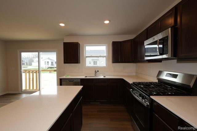 642 Harvest Way, Chelsea, MI 48118