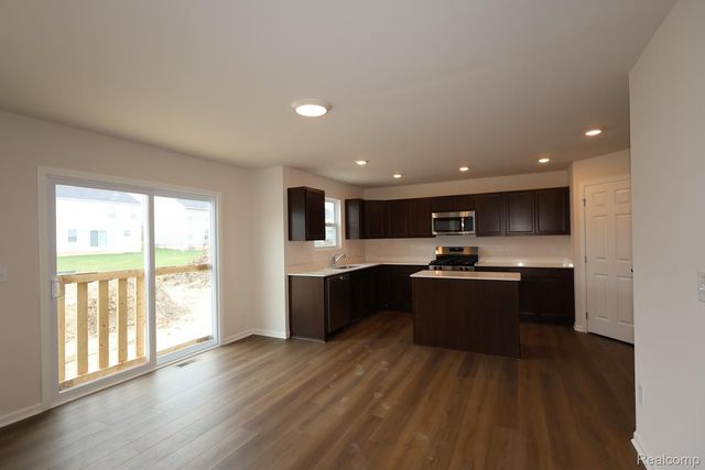 642 Harvest Way, Chelsea, MI 48118