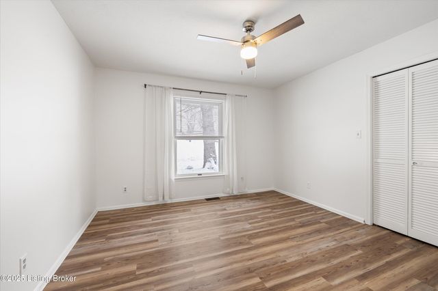 1405 Robertson Ct, Crestwood, KY 40014