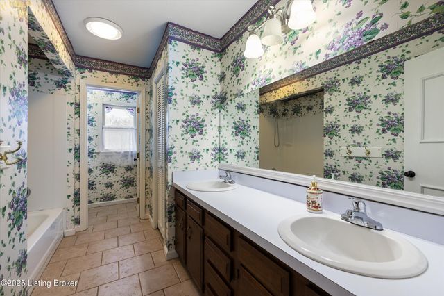 1405 Robertson Ct, Crestwood, KY 40014