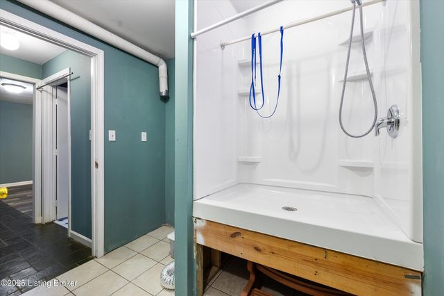 1405 Robertson Ct, Crestwood, KY 40014