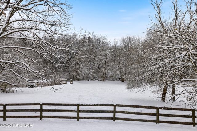 1405 Robertson Ct, Crestwood, KY 40014