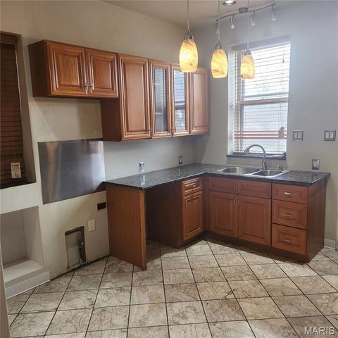 4261 Red Bud Avenue, St Louis, MO 63115