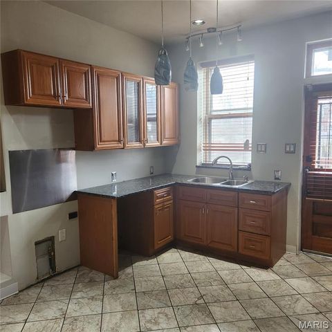 4261 Red Bud Avenue, St Louis, MO 63115