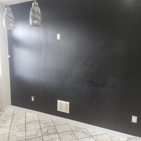 4261 Red Bud Avenue, St Louis, MO 63115