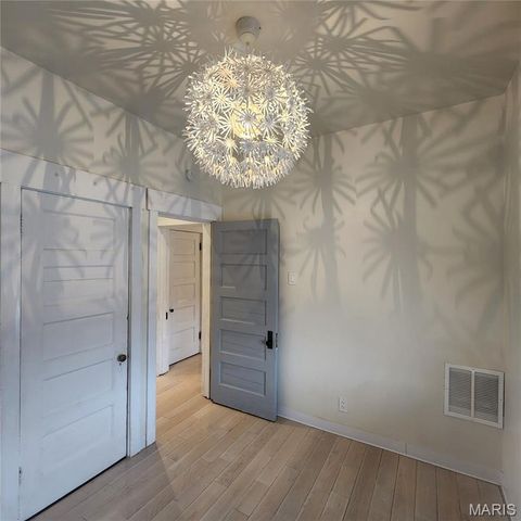 4261 Red Bud Avenue, St Louis, MO 63115