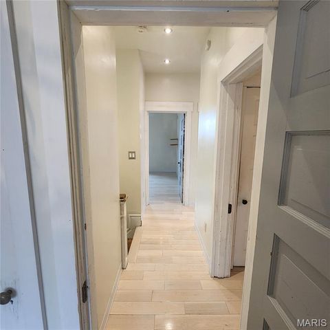 4261 Red Bud Avenue, St Louis, MO 63115