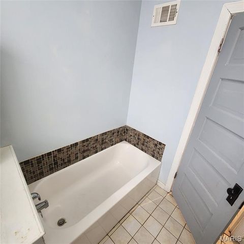 4261 Red Bud Avenue, St Louis, MO 63115