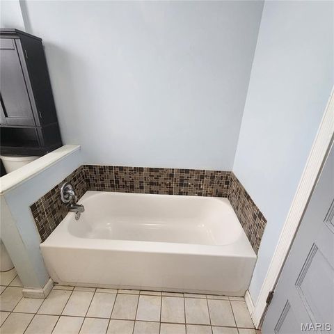 4261 Red Bud Avenue, St Louis, MO 63115