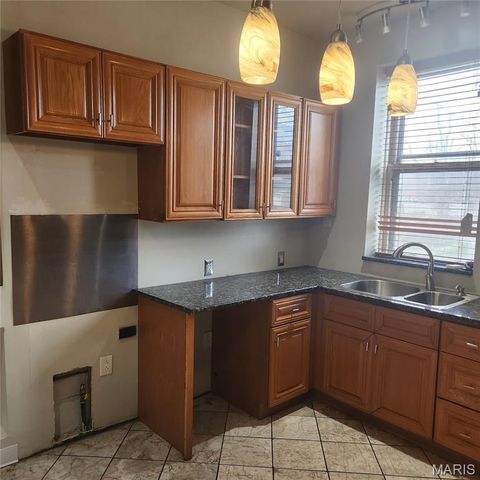 4261 Red Bud Avenue, St Louis, MO 63115