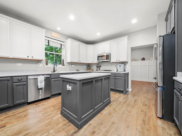 210 Woodford Road, Oswego, IL 60543