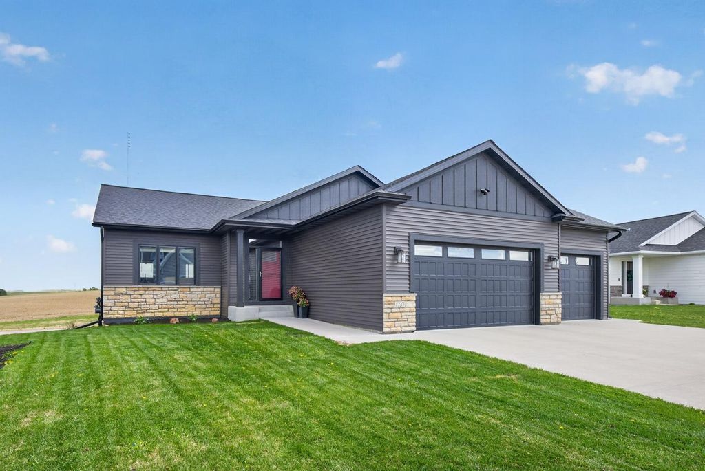 1737 Brandt Drive NE, Byron, MN 55920