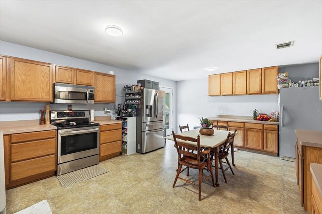 214 Hawthorne Court, Ponder, TX 76259