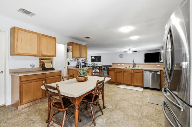 214 Hawthorne Court, Ponder, TX 76259