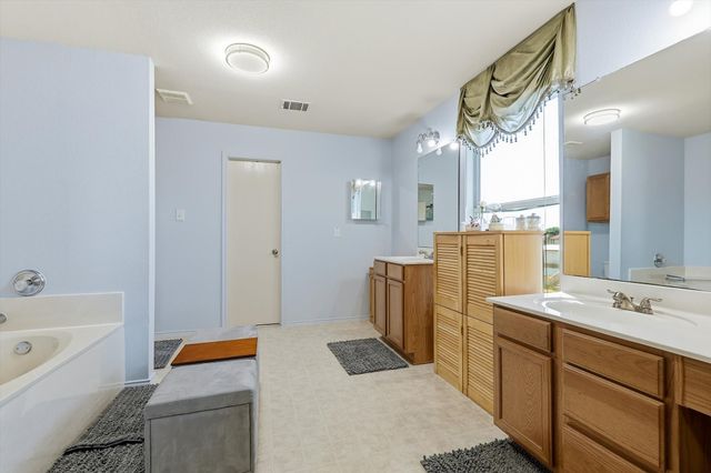 214 Hawthorne Court, Ponder, TX 76259