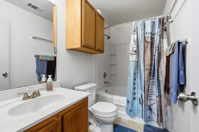 214 Hawthorne Court, Ponder, TX 76259