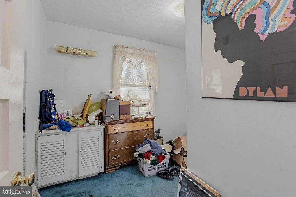 Image 10 of property listing at 1103 CRAWFORD DR, Rockville, MD 20851