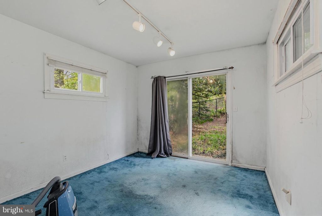 Image 11 of property listing at 1103 CRAWFORD DR, Rockville, MD 20851