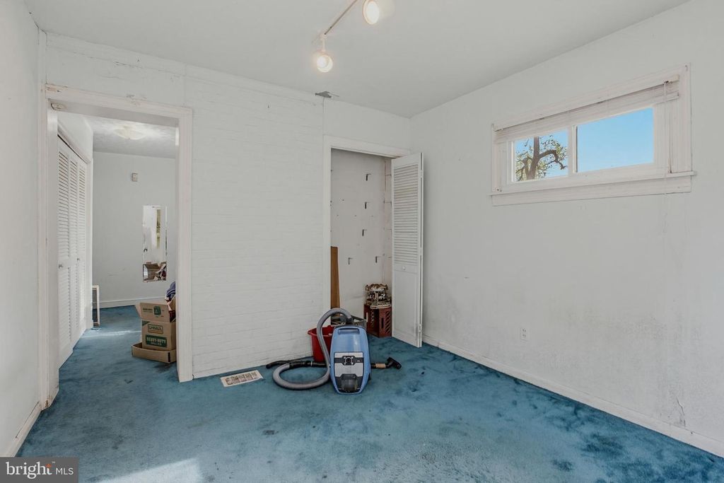 Image 12 of property listing at 1103 CRAWFORD DR, Rockville, MD 20851