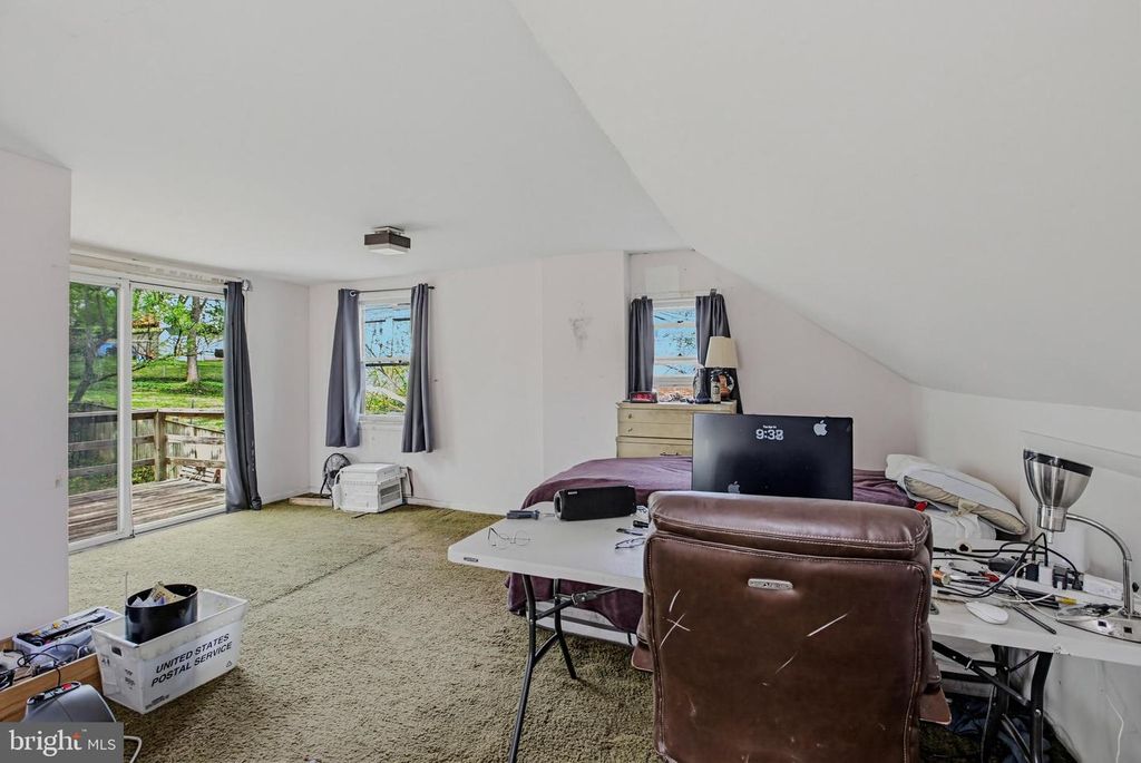 Image 14 of property listing at 1103 CRAWFORD DR, Rockville, MD 20851