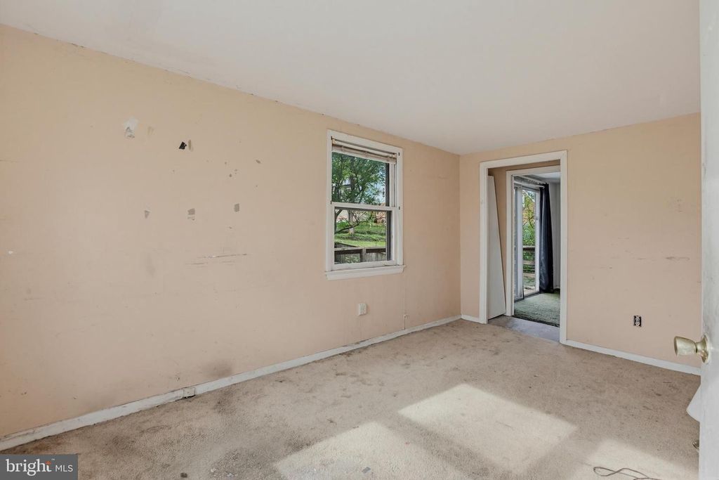 Image 15 of property listing at 1103 CRAWFORD DR, Rockville, MD 20851